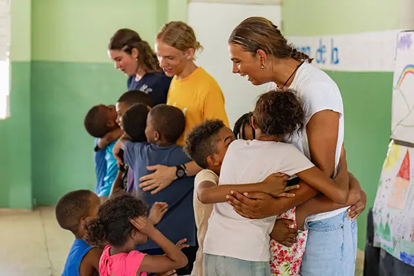 AMIGOS volunteers and local kids during Recreos