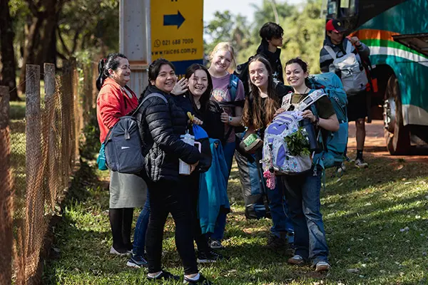 AMIGOS Volunteers arriving from community