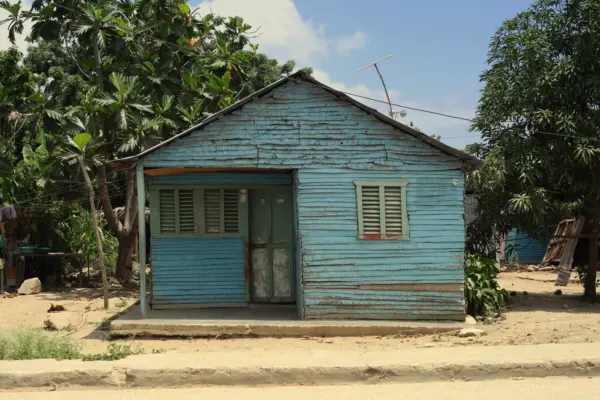 DR-Azua-blue-house1920x1080.jpg