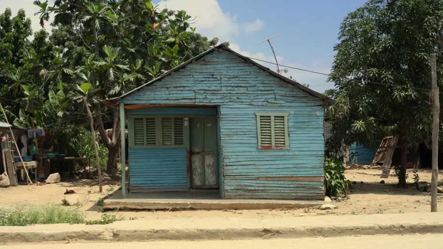 DR-Azua-blue-house1920x1080.jpg