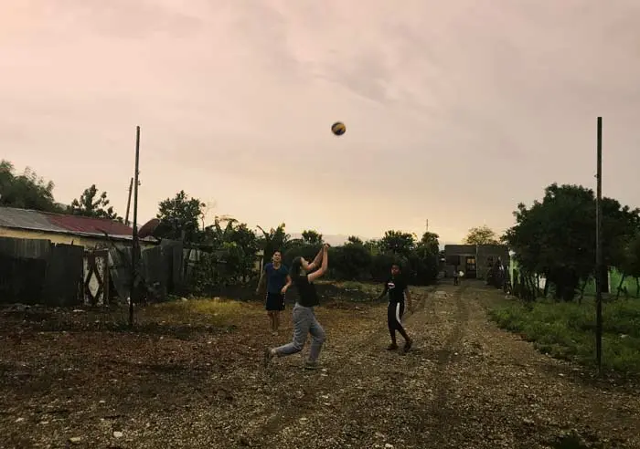 DR-volleyball-700×492.jpg
