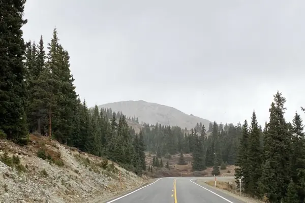 Road-near-Buena-Vista-and-the-Continental-Divide1920x670.jpg