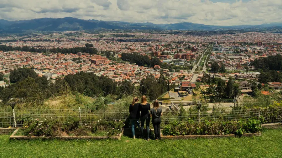 volunteer-abroad-header-1920×1080.jpg